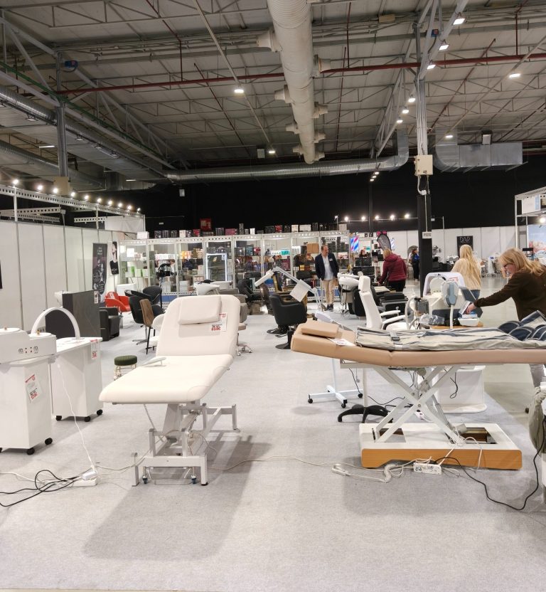 Técnicas de masaje y tratamientos faciales en JESAL EXTETIC 